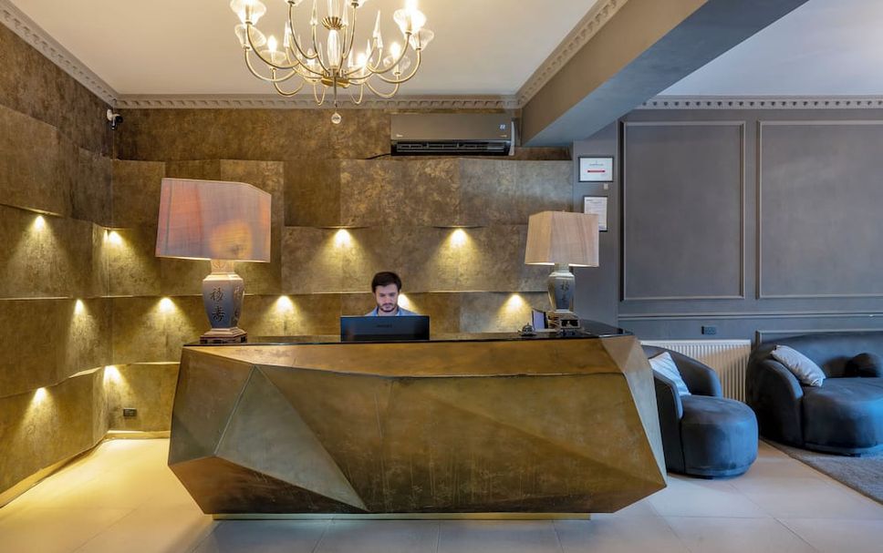 Meja Penyambut Tetamu Gambar