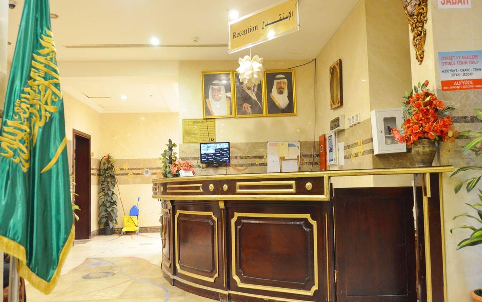 Meja Penyambut Tetamu Gambar