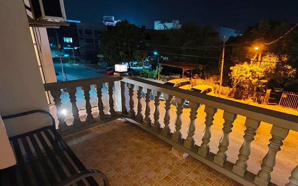 Balkoni Gambar