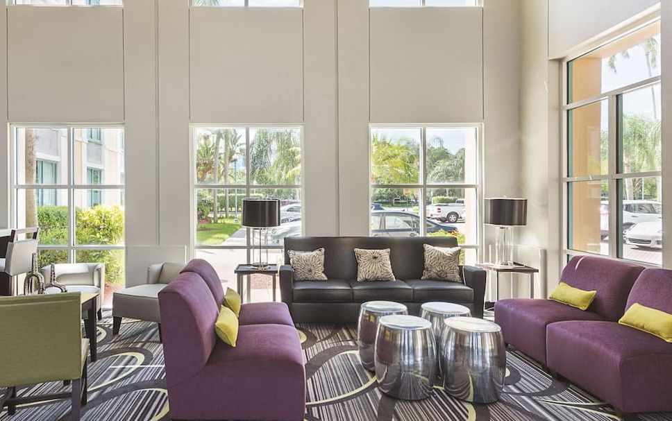 Balai Menunggu Gambar