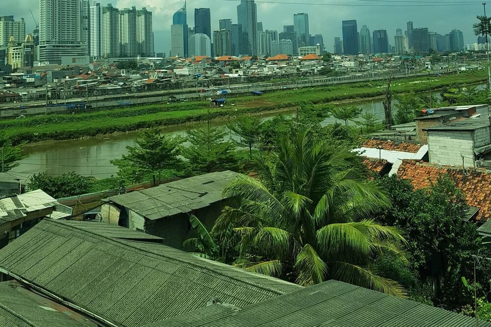 Pemandangan luar
