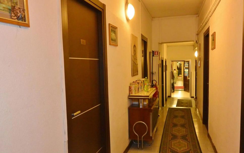 hallway Gambar