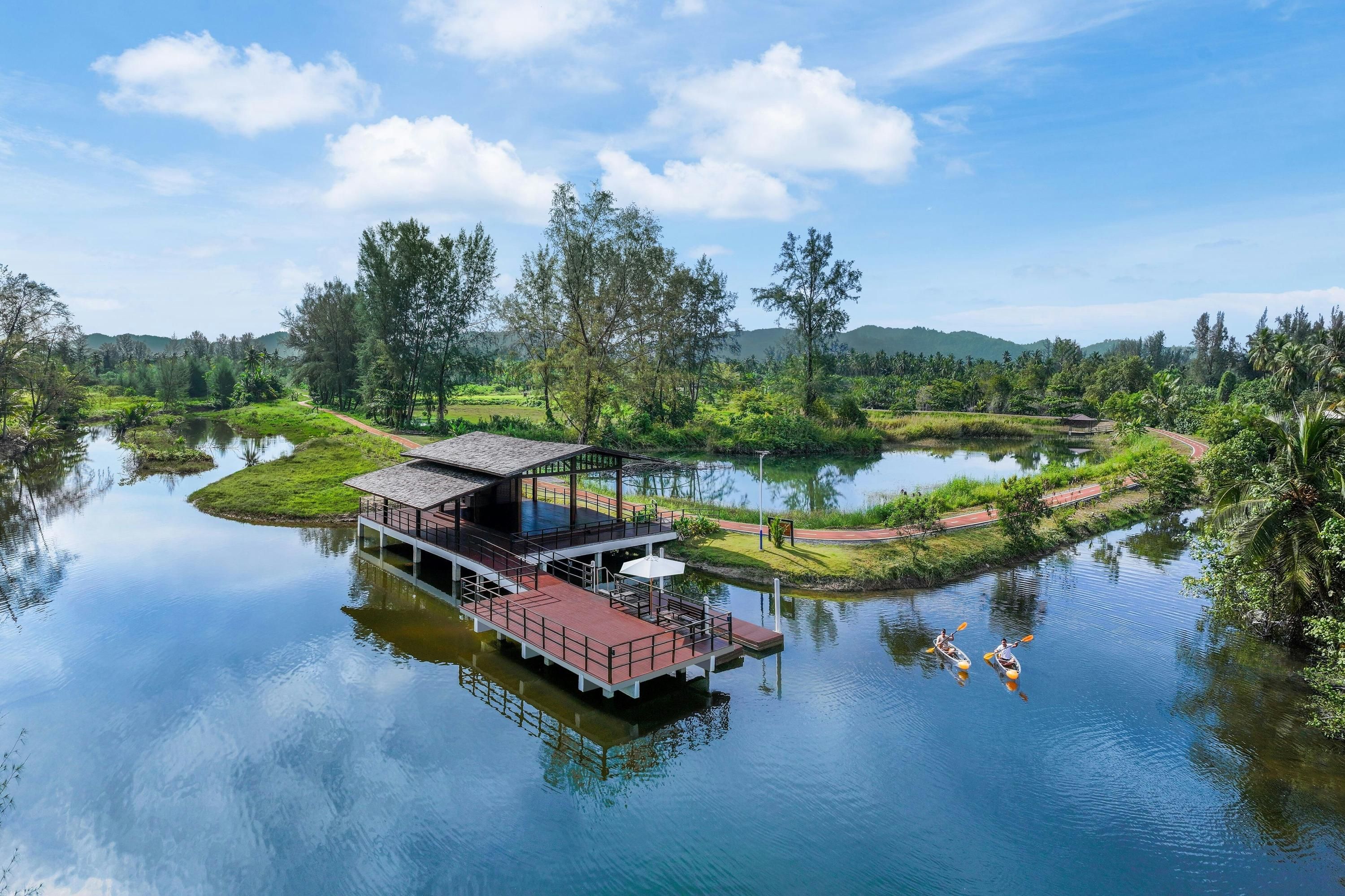 Pemandangan luar