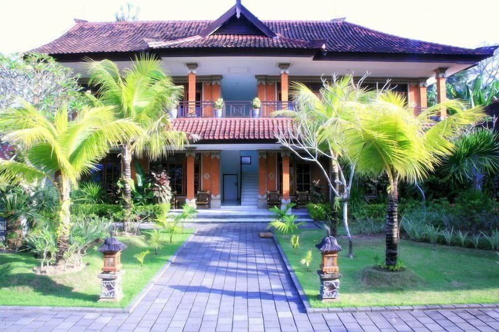 Pemandangan luar