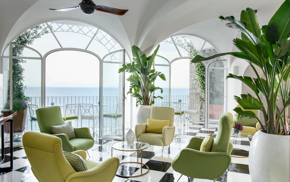 Meja Penyambut Tetamu Gambar