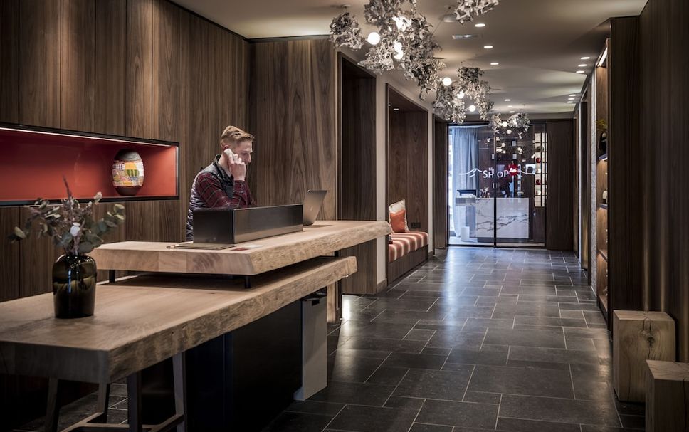 Meja Penyambut Tetamu Gambar