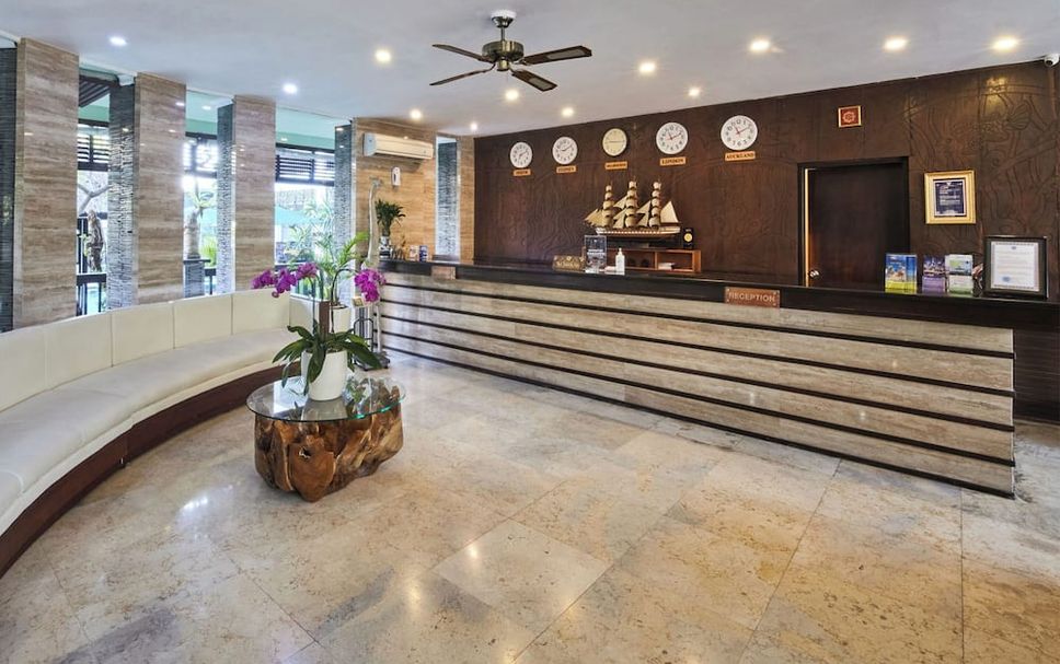 Meja Penyambut Tetamu Gambar