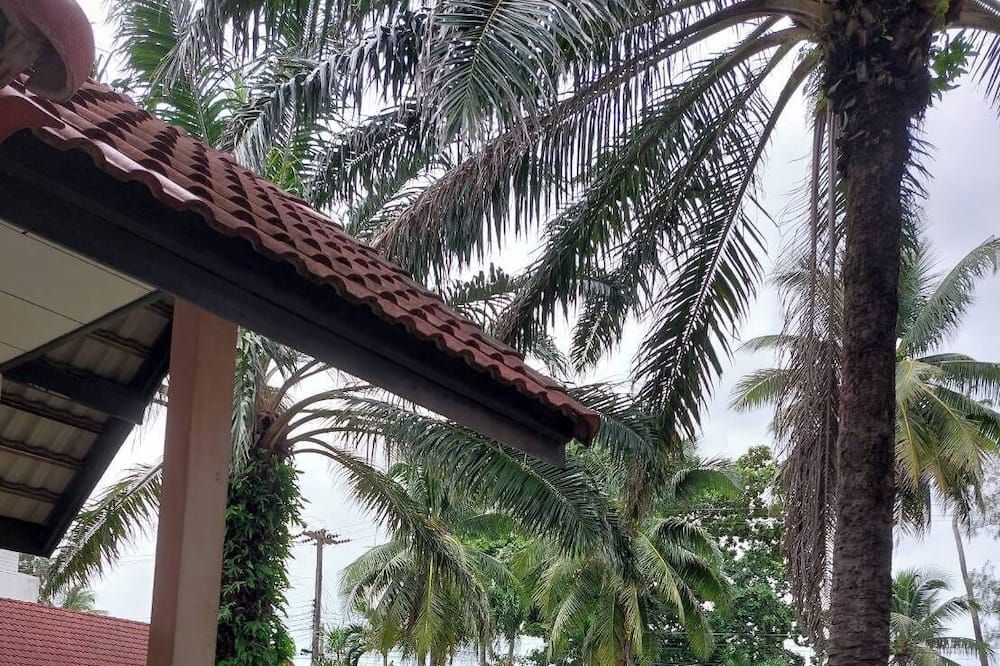 Pemandangan luar