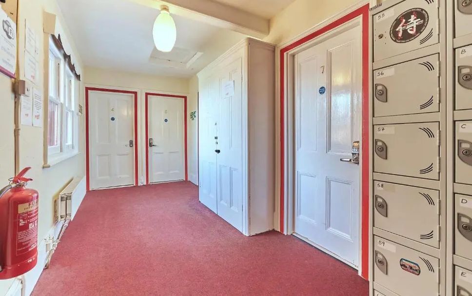 hallway Gambar