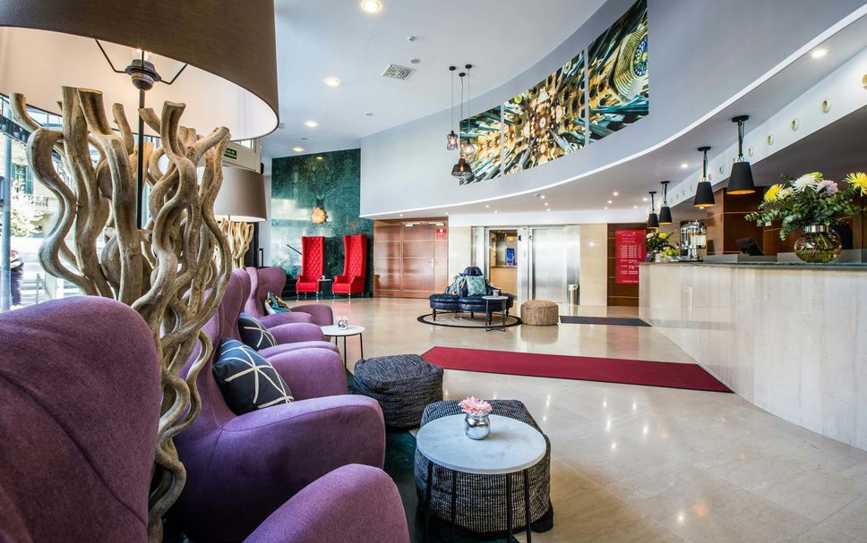 Meja Penyambut Tetamu Gambar