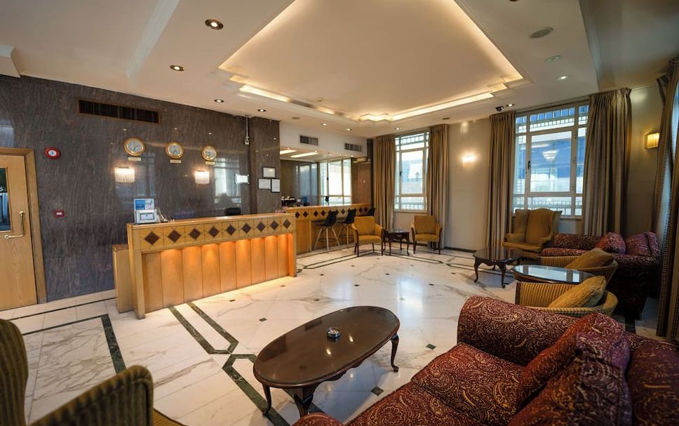 Meja Penyambut Tetamu Gambar