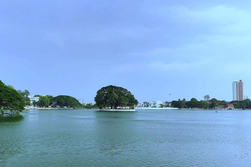 Pemandangan luar