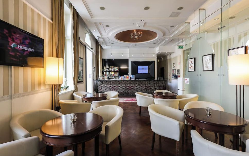 Balai Menunggu Gambar