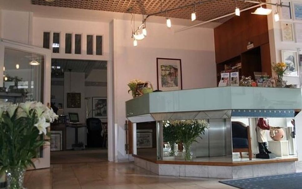 Meja Penyambut Tetamu Gambar