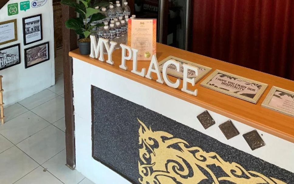 Meja Penyambut Tetamu Gambar