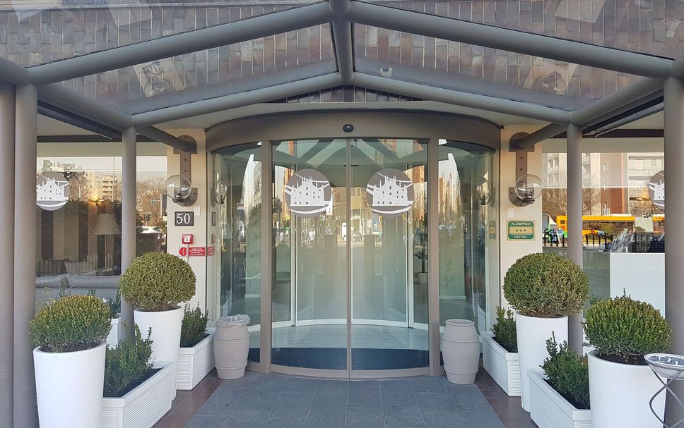 Pintu Masuk Hotel Gambar