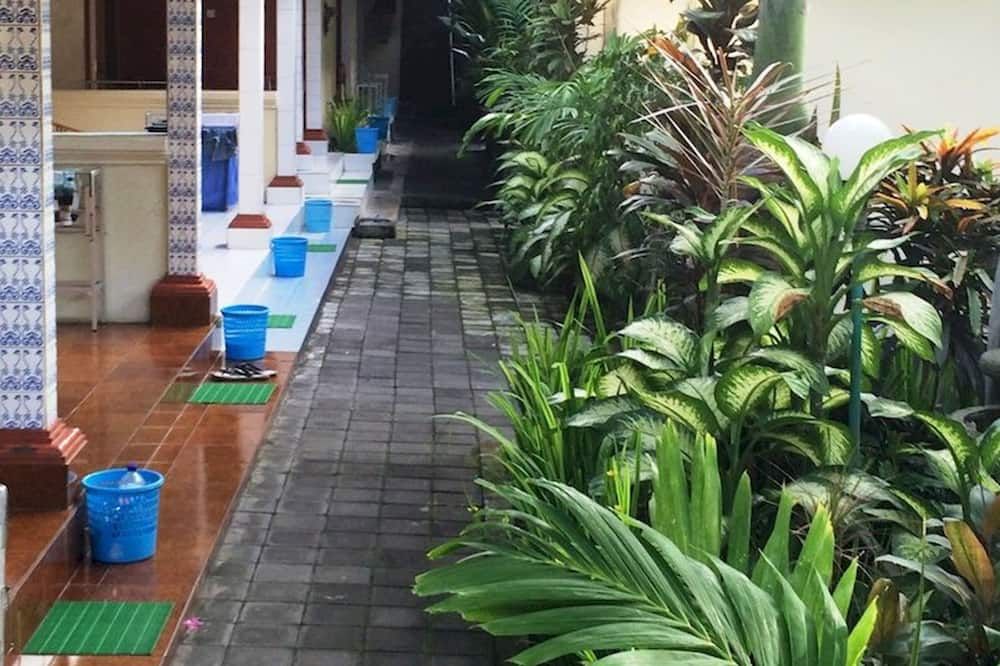 Pemandangan luar