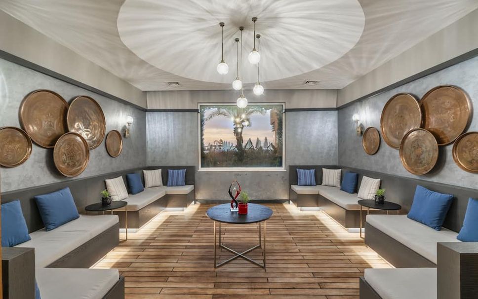 Balai Menunggu Gambar