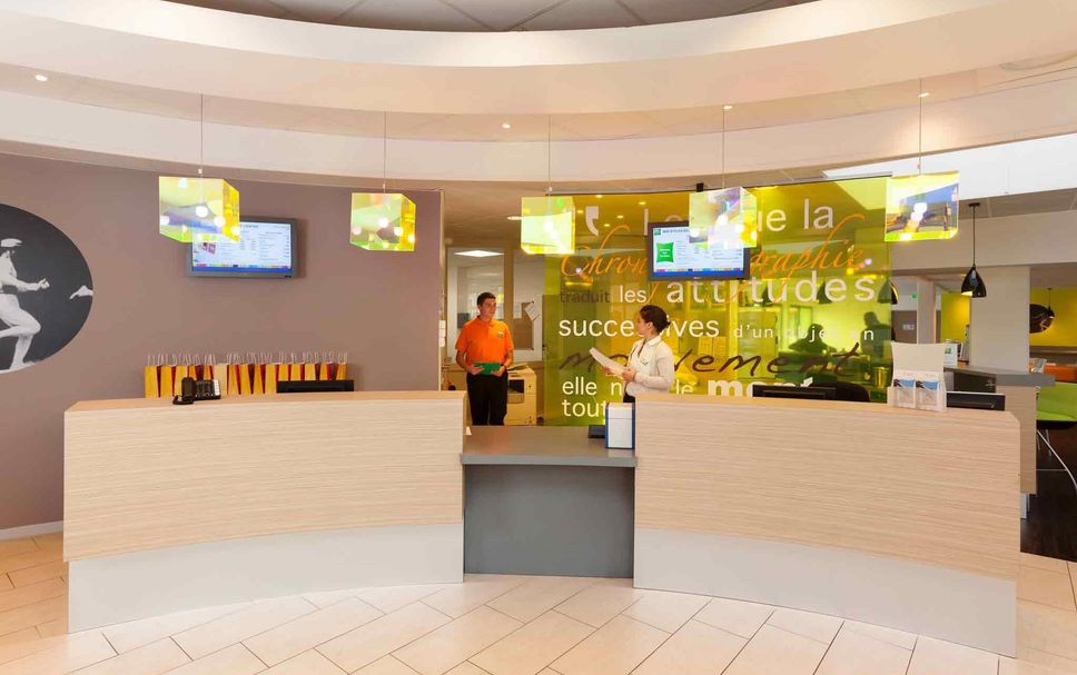 Meja Penyambut Tetamu Gambar