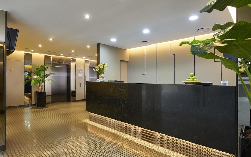 Meja Penyambut Tetamu Gambar