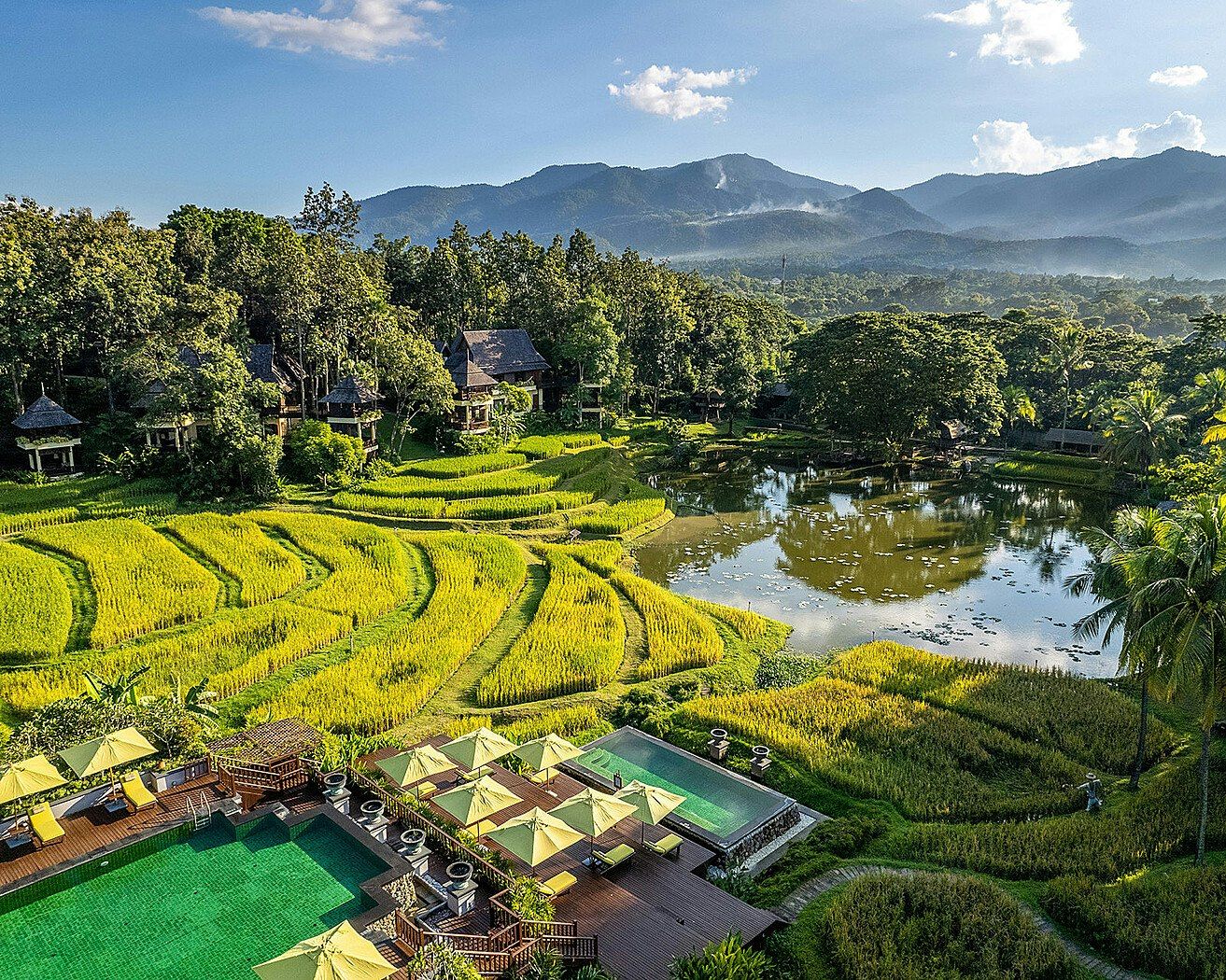 Pemandangan luar