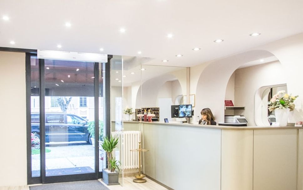 Meja Penyambut Tetamu Gambar