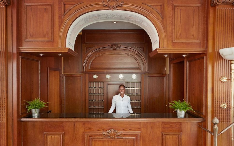 Meja Penyambut Tetamu Gambar