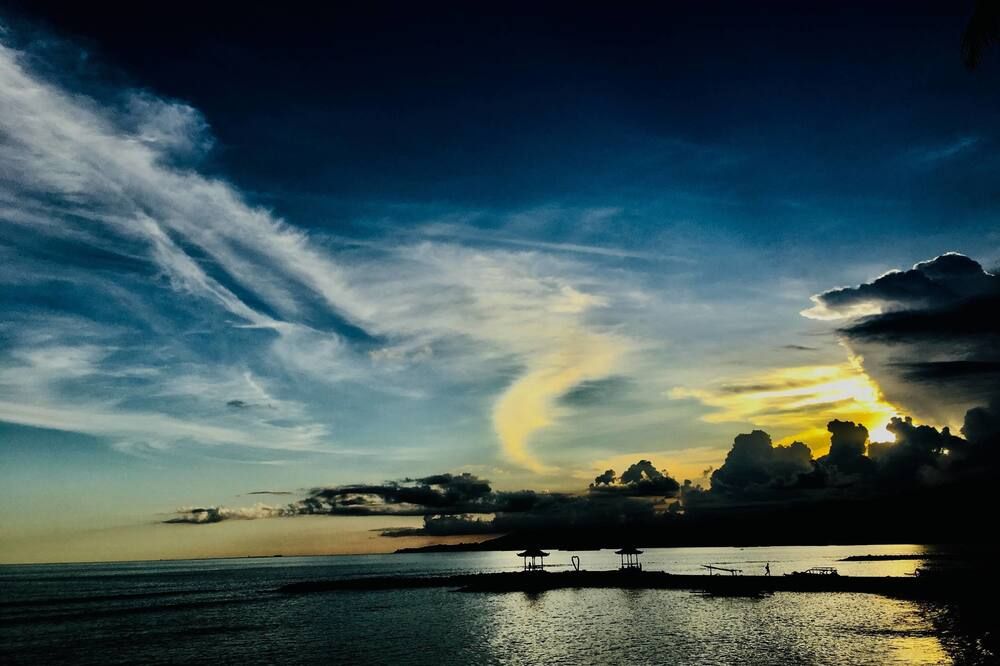 Pemandangan luar