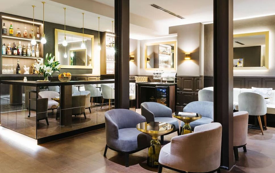 Balai Menunggu Gambar