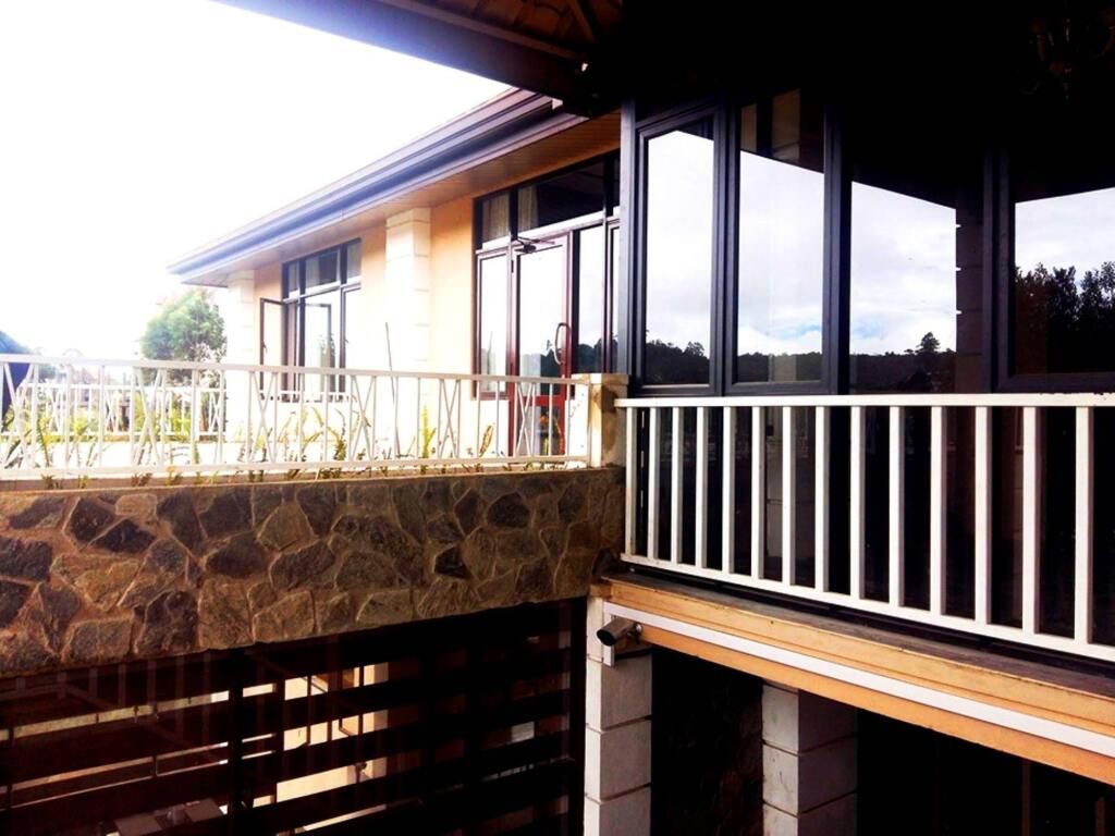 Balkoni Gambar