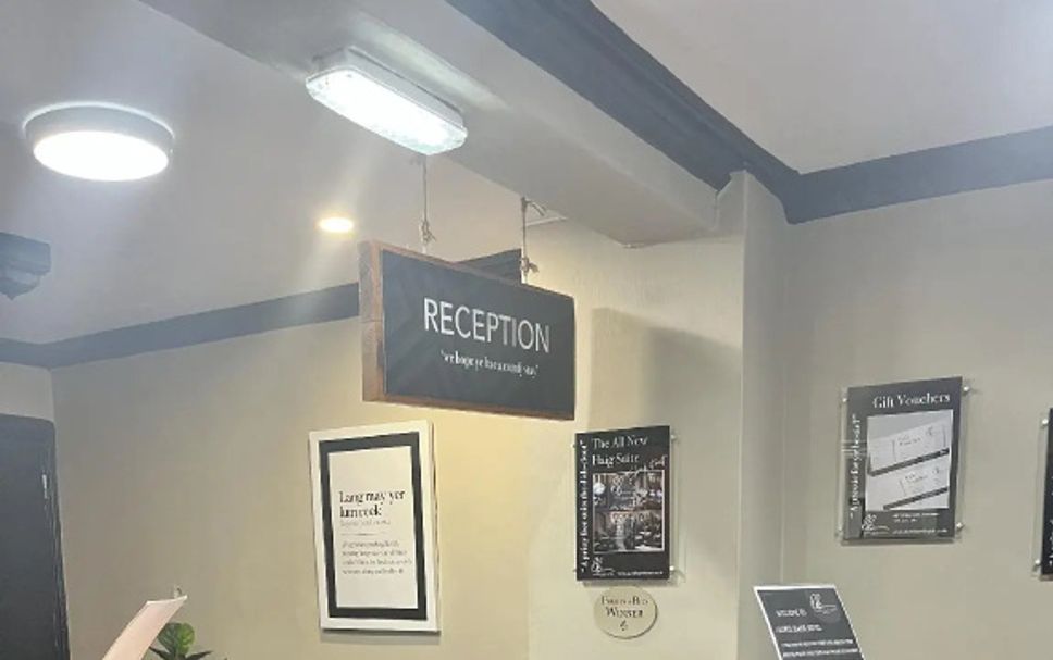 Meja Penyambut Tetamu Gambar