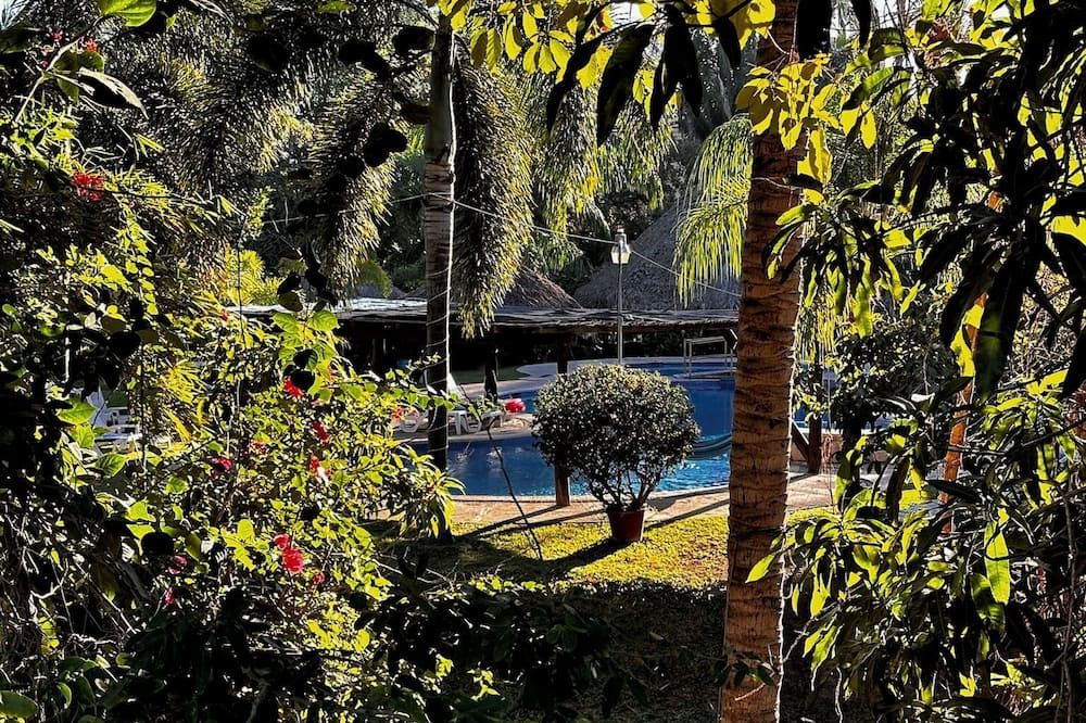 Pemandangan luar