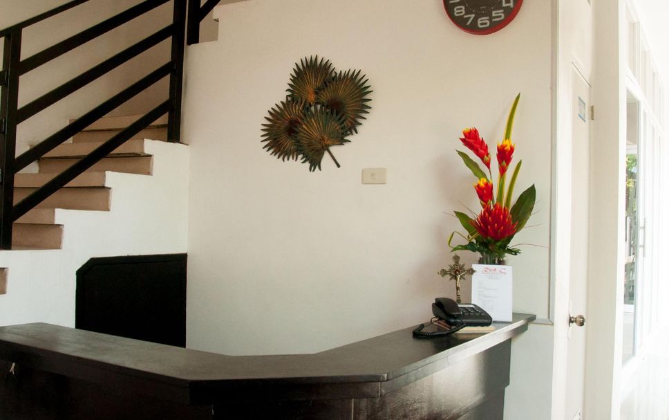 Meja Penyambut Tetamu Gambar