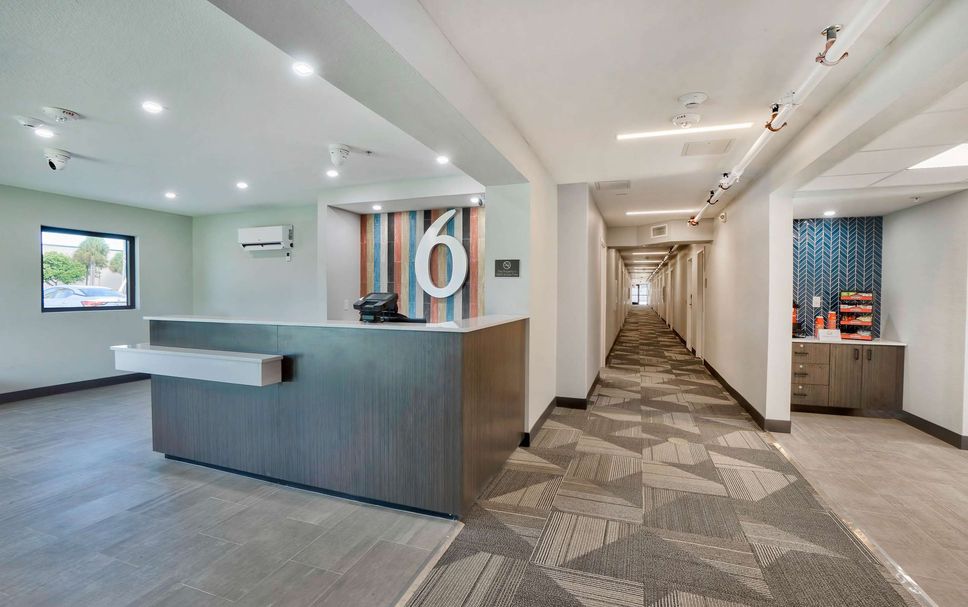 Meja Penyambut Tetamu Gambar