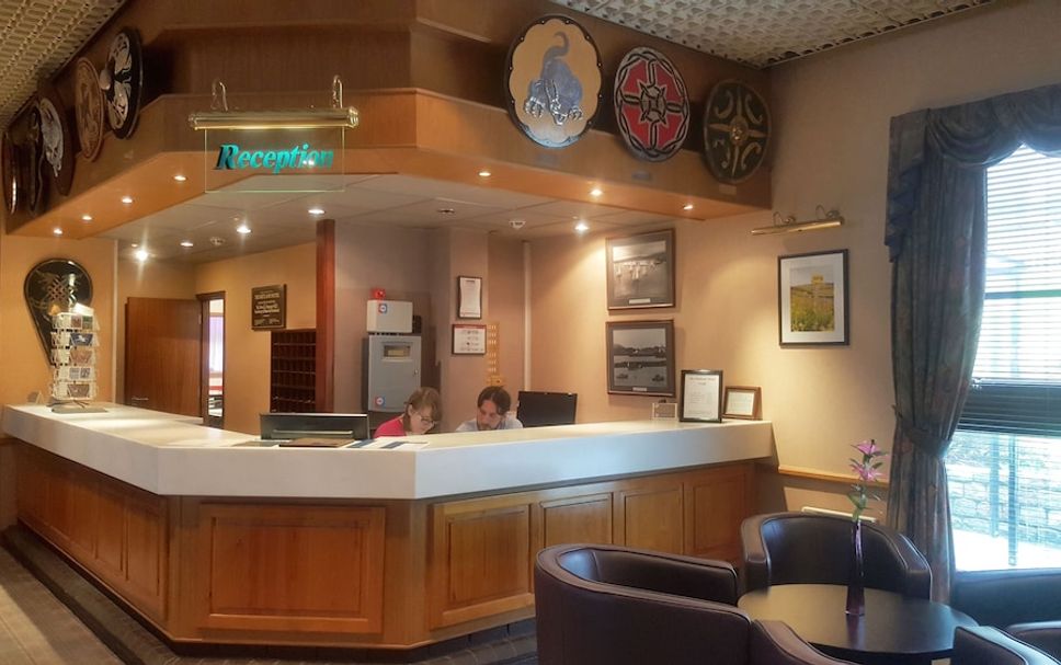 Meja Penyambut Tetamu Gambar