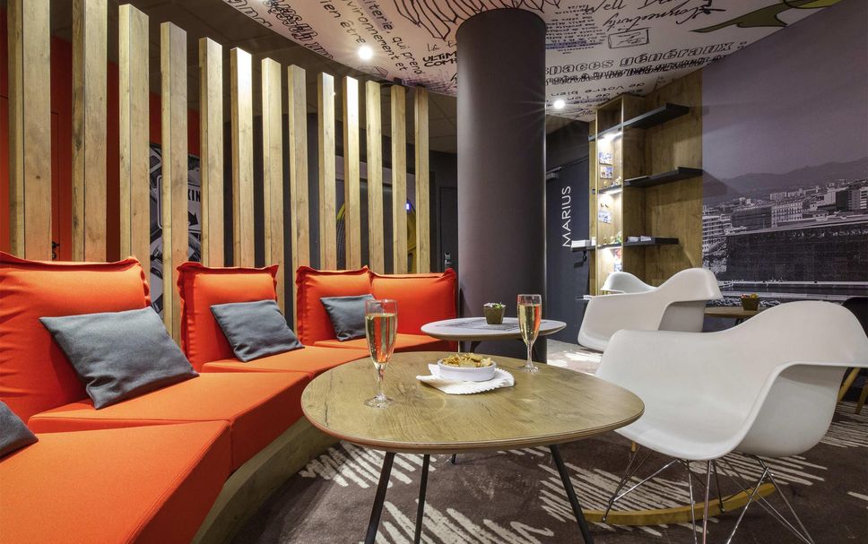 Balai Menunggu Gambar