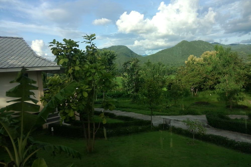 Pemandangan luar