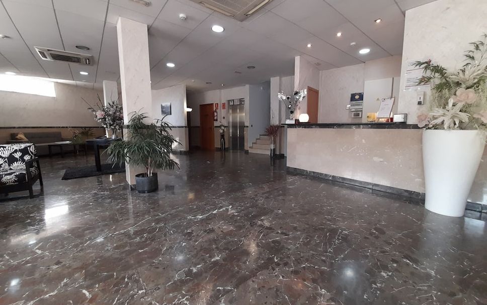 Meja Penyambut Tetamu Gambar