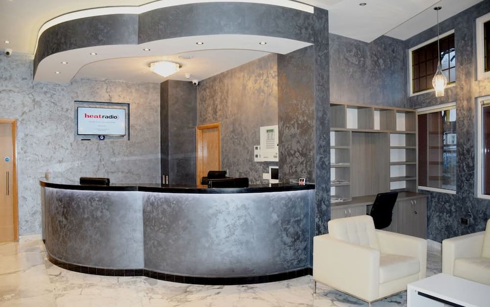 Meja Penyambut Tetamu Gambar