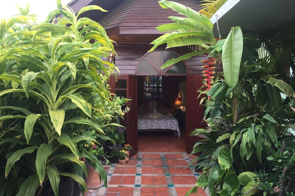 Pemandangan luar