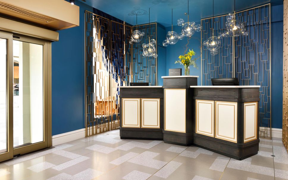 Meja Penyambut Tetamu Gambar