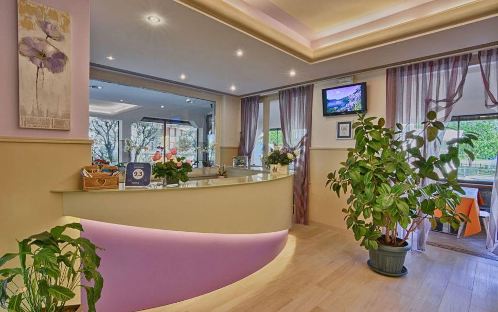 Meja Penyambut Tetamu Gambar