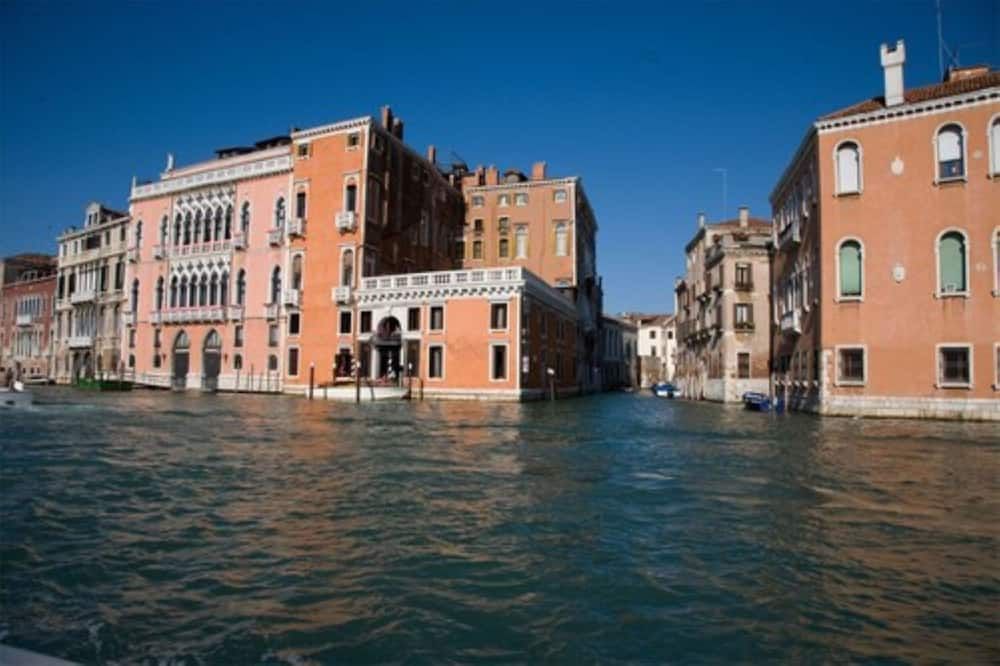 Pemandangan luar