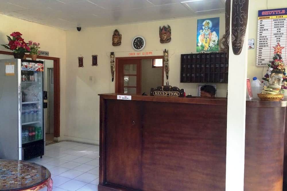 Meja Penyambut Tetamu