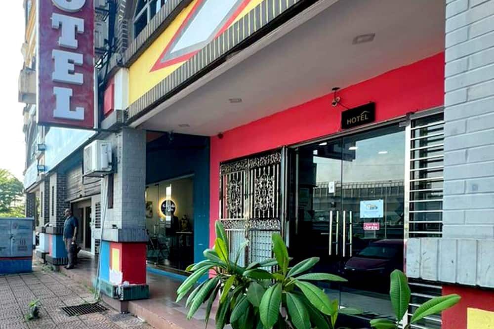 Pemandangan luar
