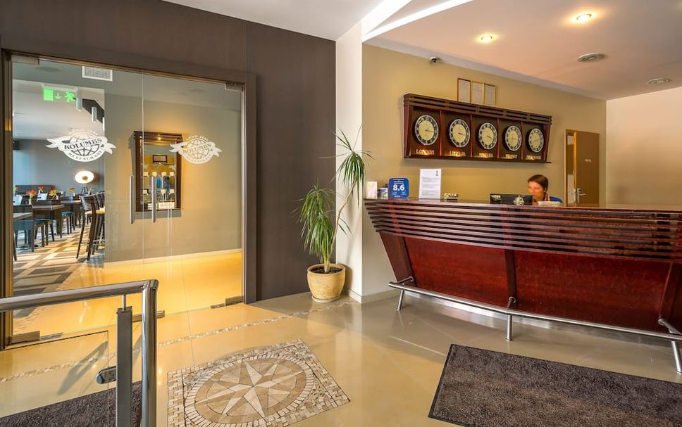 Meja Penyambut Tetamu Gambar