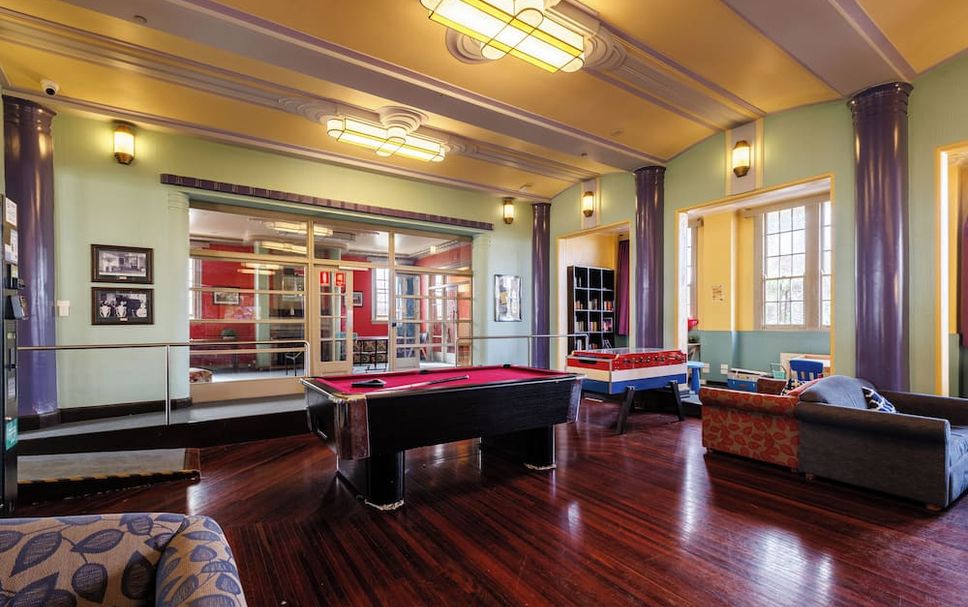 Balai Menunggu Gambar