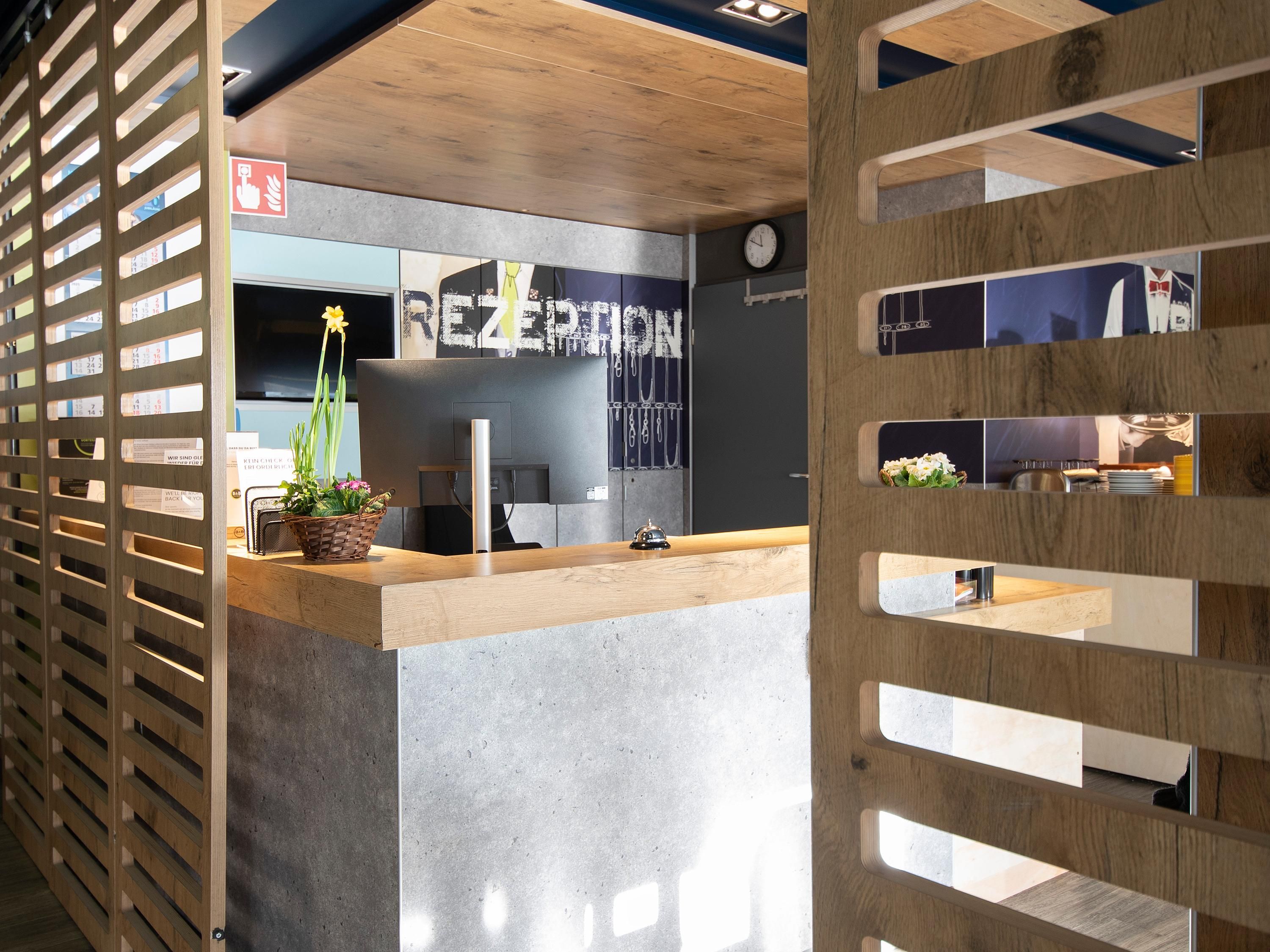 Meja Penyambut Tetamu