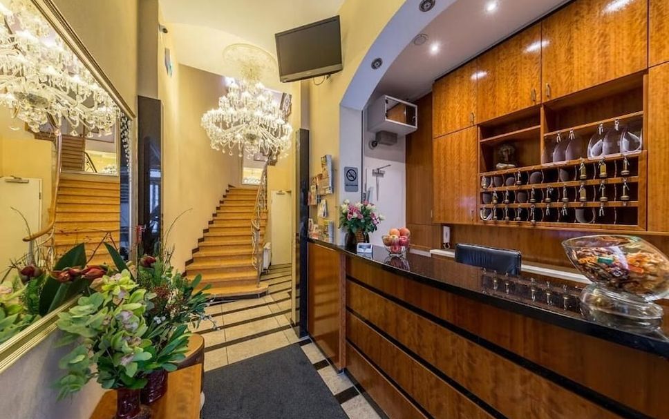 Meja Penyambut Tetamu Gambar