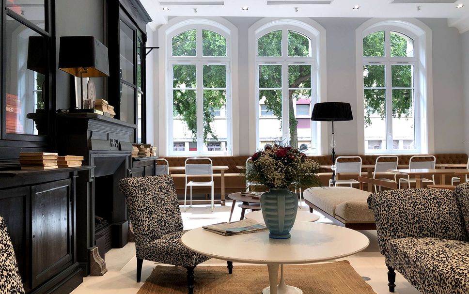 Balai Menunggu Gambar